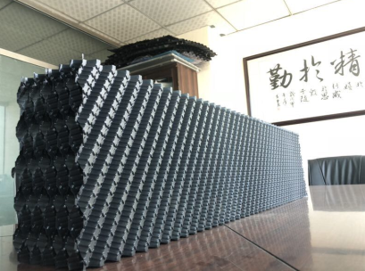薄如紙的PVC填料居然能站65KG重量的人！